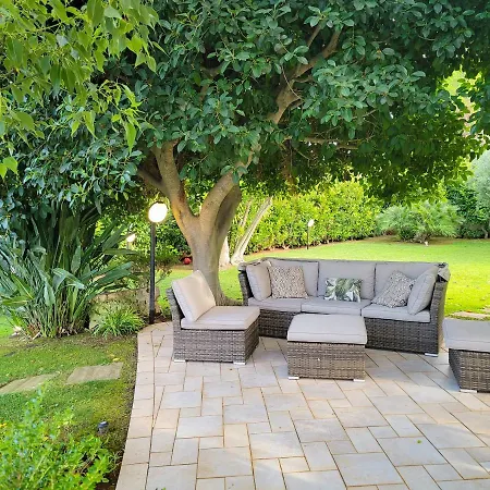 Luxury Next To The With Huge Garden *